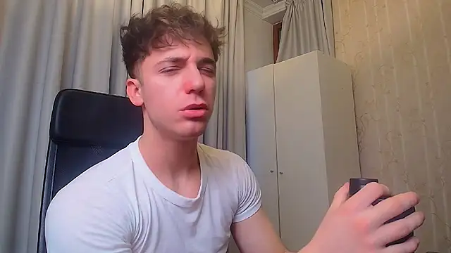 KellenWest online show from February 22, 5:19 am