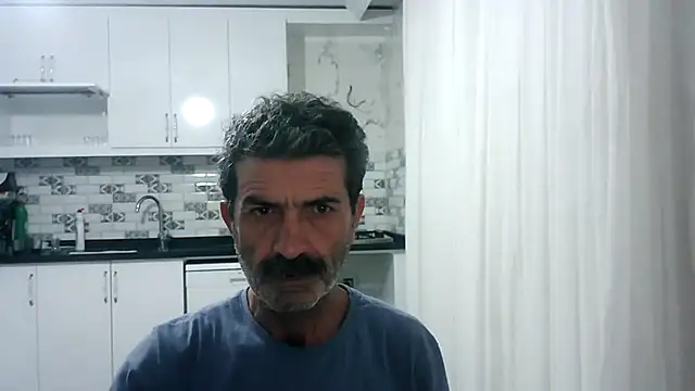 Snapshot of kobra21turki chatting on April 18, 7:18 pm kobra21turki online show from April 18, 7:18 pm