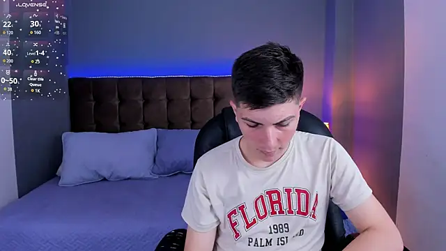 Snapshot of Teddy_18 chatting on December 16, 3:22 am Teddy 18 online show from December 16, 3:22 am