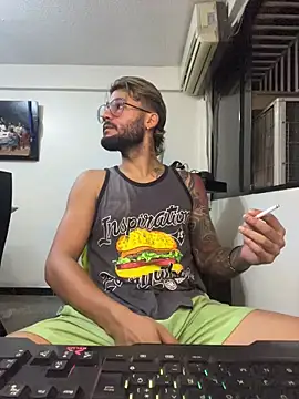 Snapshot of thedragonboyxxx chatting on April 1, 4:57 am thedragonboyxxx online show from April 1, 4:57 am