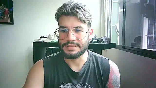 Snapshot of thedragonboyxxx chatting on April 7, 7:14 pm thedragonboyxxx online show from April 7, 7:14 pm