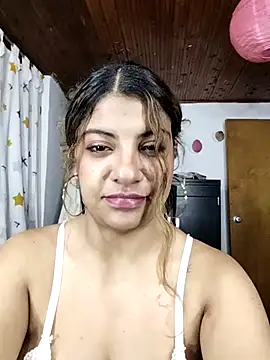 Snapshot of Zarah_Moon chatting on December 16, 4:06 am Zarah Moon online show from December 16, 4:06 am