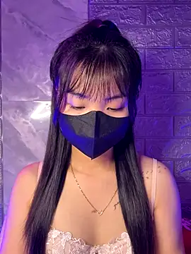 Snapshot of ___KARA___ chatting on December 18, 1:22 am KARA online show from December 18, 1:22 am