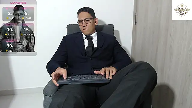 Snapshot of coltonmassiff chatting on February 28, 8:21 pm coltonmassiff online show from February 28, 8:21 pm