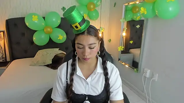 angelinemore online show from March 17, 8:45 pm