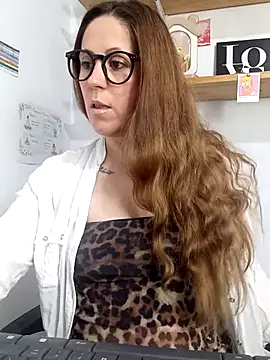 SofiEsteves online show from April 25, 2:25 pm
