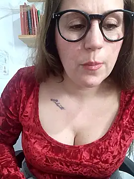 SofiEsteves online show from April 28, 1:05 pm