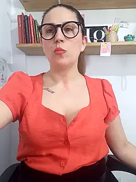 Snapshot of SofiEsteves chatting on May 2, 3:50 pm SofiEsteves online show from May 2, 3:50 pm