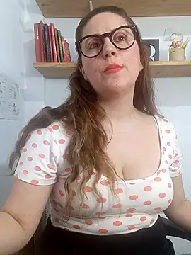 Snapshot of SofiEsteves chatting on May 6, 2:00 pm SofiEsteves online show from May 6, 2:00 pm