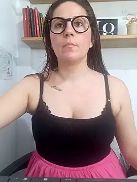 Snapshot of SofiEsteves chatting on May 7, 4:12 pm SofiEsteves online show from May 7, 4:12 pm