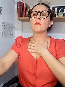 Snapshot of SofiEsteves chatting on June 1, 6:42 pm SofiEsteves online show from June 1, 6:42 pm