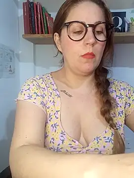 Snapshot of SofiEsteves chatting on June 5, 12:33 pm SofiEsteves online show from June 5, 12:33 pm