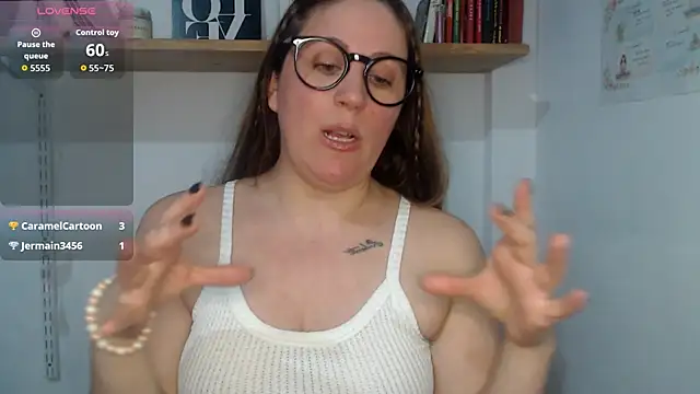 SofiEsteves online show from July 28, 5:45 pm