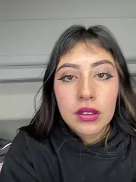 justmariee online show from April 5, 6:43 am