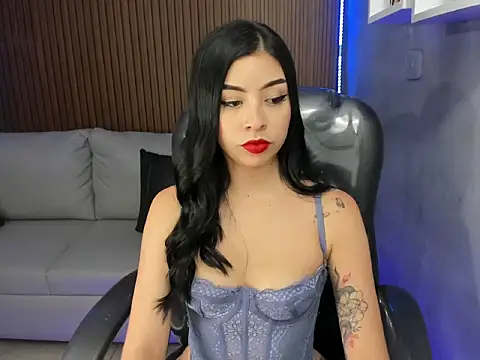 Liz bohemia   online show from April 14, 9:32 pm