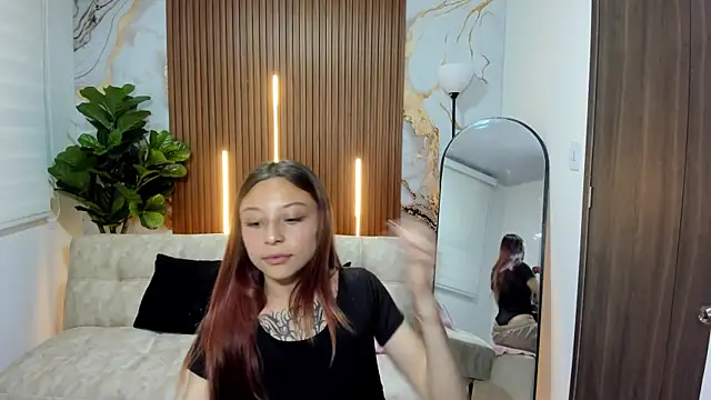 Snapshot of Nickie_reed_ chatting on December 17, 8:15 pm Nickie reed online show from December 17, 8:15 pm