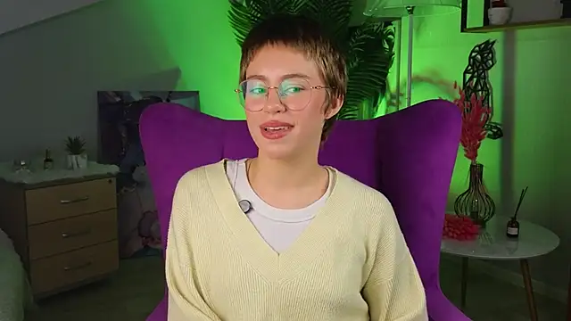 Snapshot of AidaGigantino chatting on December 17, 9:04 am AidaGigantino online show from December 17, 9:04 am