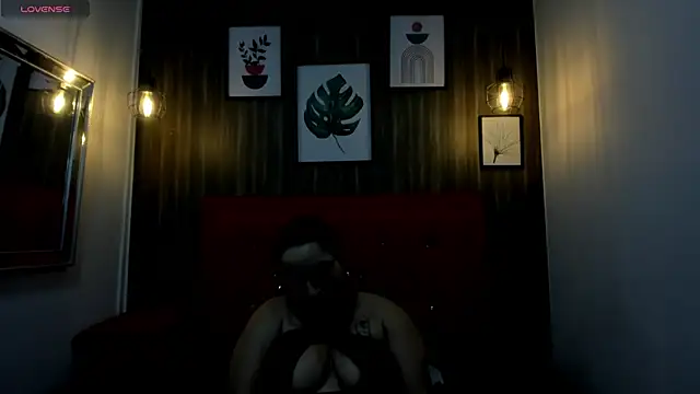 meggancurvy online show from February 7, 8:12 pm