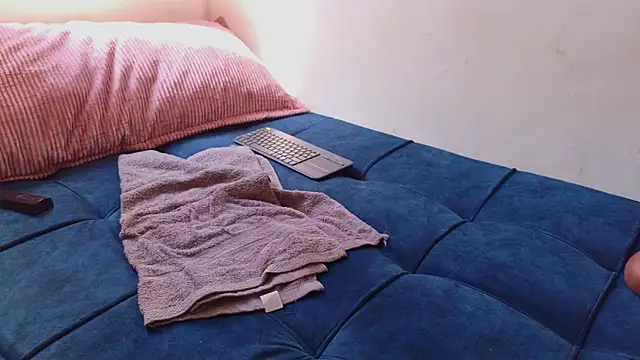lilybloom69 online show from June 12, 7:02 pm