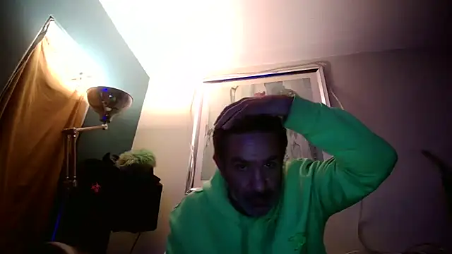 UnhappyDawn773 online show from May 19, 1:22 am