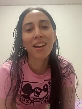 Snapshot of LatinDoll8 chatting on June 10, 1:28 am LatinDoll8 online show from June 10, 1:28 am