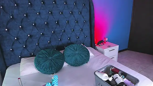 Issa Clark01 online show from June 17, 12:24 am