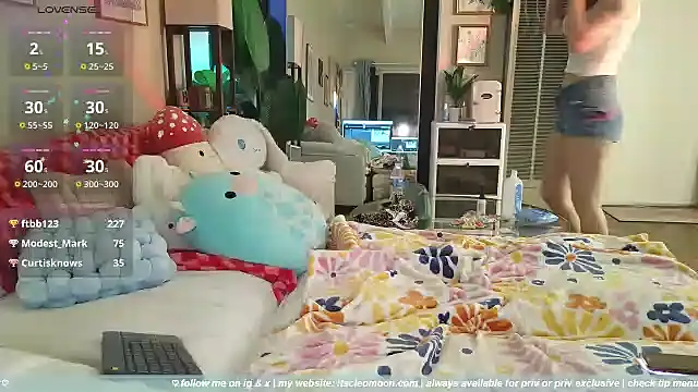 itscleomoon online show from January 7, 1:41 am