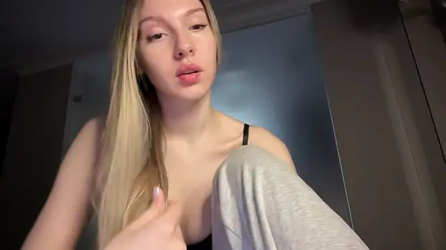 blondinkaa online show from April 10, 6:56 pm