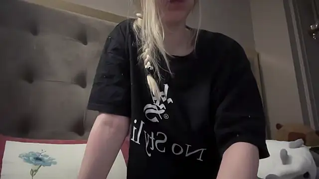 blondinkaa online show from June 8, 3:51 am