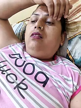 Hotmylips online show from April 27, 2:37 pm