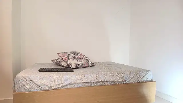 saramaartinez online show from February 9, 3:49 pm