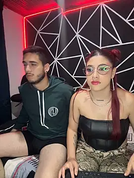 Snapshot of Makenzy_darly chatting on December 18, 4:40 am Makenzy darly online show from December 18, 4:40 am