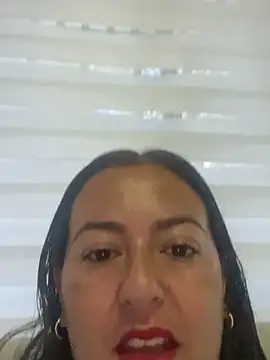 Snapshot of evelyn_harpeery chatting on May 18, 11:16 am evelyn harpeery online show from May 18, 11:16 am