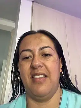 Snapshot of evelyn_harpeery chatting on May 23, 11:14 am evelyn harpeery online show from May 23, 11:14 am