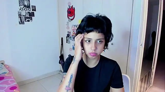 harakitty  online show from March 13, 1:34 am