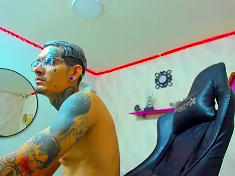 Boy tatto77 online show from February 2, 2:16 pm