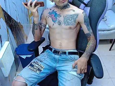 Boy tatto77 online show from June 13, 12:47 pm