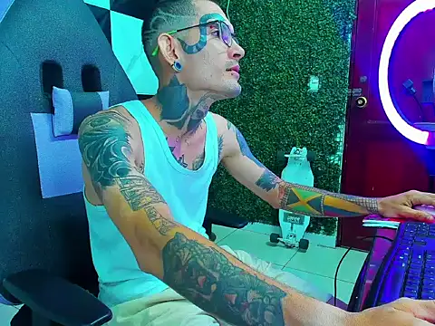 Boy tatto77 online show from June 21, 1:08 am