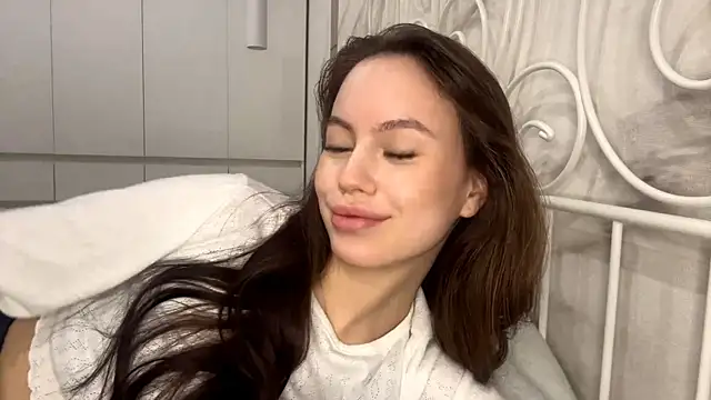 Snapshot of KitCerveny chatting on December 19, 7:26 am KitCerveny online show from December 19, 7:26 am