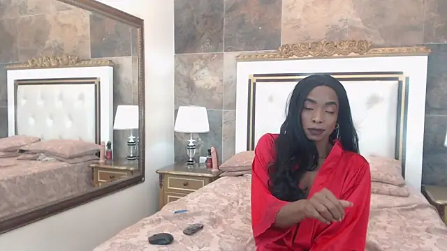 Snapshot of CamiSucker chatting on December 21, 2:35 pm CamiSucker online show from December 21, 2:35 pm