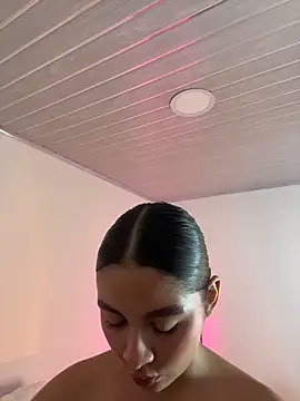 Nicollewest1 online show from March 17, 1:54 am