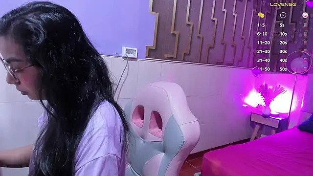 Snapshot of lia_morel chatting on December 19, 1:18 pm lia morel online show from December 19, 1:18 pm