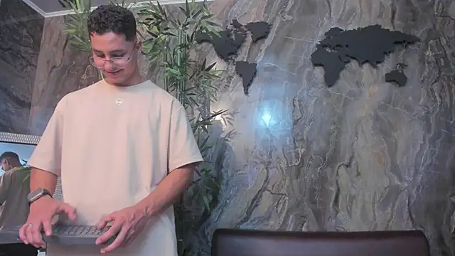 Noah Clarkk online show from February 19, 11:34 pm