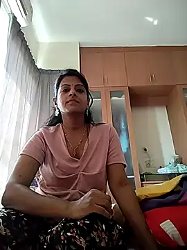 smallrainbow35 online show from May 5, 3:14 am