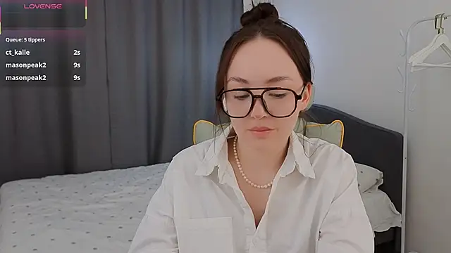 fallin lovee online show from March 7, 1:41 pm