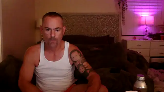 Snapshot of MISTERANDDEMI chatting on May 17, 8:23 am MISTERANDDEMI online show from May 17, 8:23 am