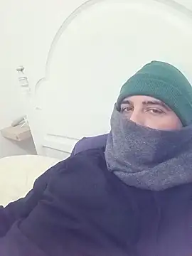 Snapshot of DirtyDesireDuo chatting on December 23, 7:39 am DirtyDesireDuo online show from December 23, 7:39 am