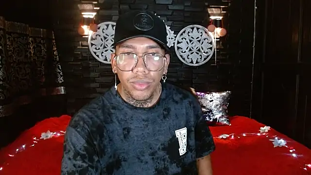 Snapshot of THIAN_KNOX chatting on December 19, 5:53 pm THIAN KNOX online show from December 19, 5:53 pm