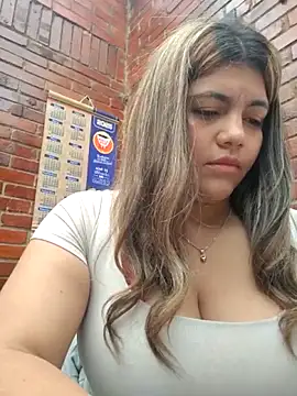 Snapshot of Ivy_enjoy chatting on June 20, 6:00 pm Ivy enjoy online show from June 20, 6:00 pm