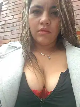 Snapshot of Ivy_enjoy chatting on July 3, 5:19 pm Ivy enjoy online show from July 3, 5:19 pm